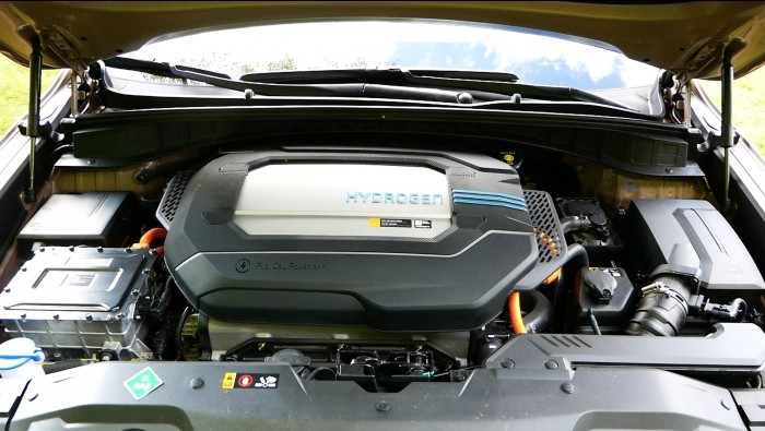 Das Brennstoffzellensystem sitzt vorne. (Bild: Dirk Kunde)