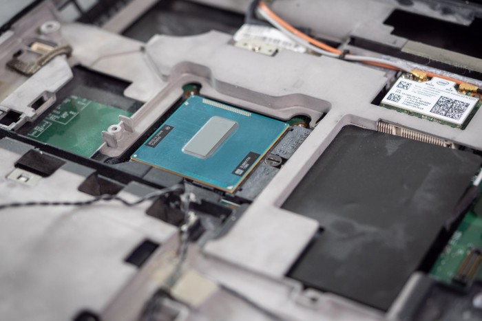 Der i7-3632QM wird implantiert. (Bild: Martin Wolf/Golem.de)