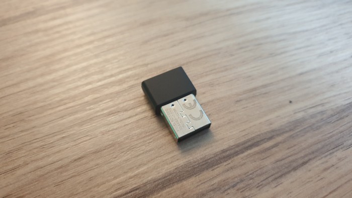 Der Dongle passt in USB-A-Ports (Bild: Oliver Nickel/Golem.de)