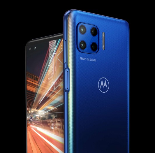 Die Kamera auf der R&uuml;ckseite hat vier Objektive, die Hauptkamera macht Aufnahmen mit 48 Megapixeln. (Bild: Motorola)