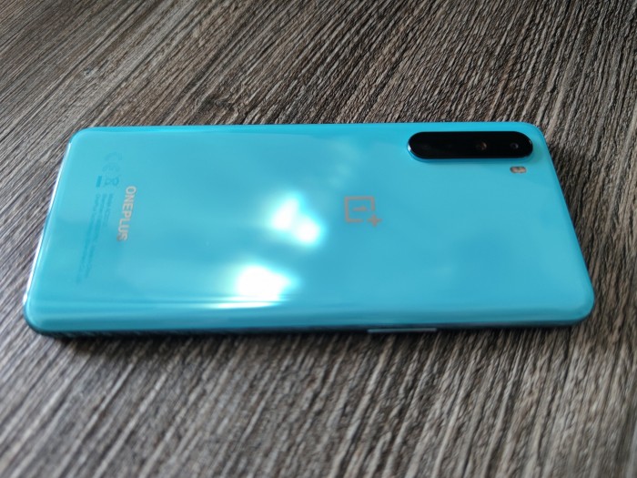 Im Inneren des Nord steckt Qualcomms Snapdragon 765G. (Bild: Tobias K&ouml;ltzsch/Golem.de)