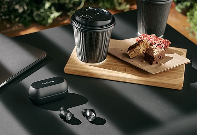 Bluetooth-Hörstöpsel EAH-AZ70W (Bild: Technics)