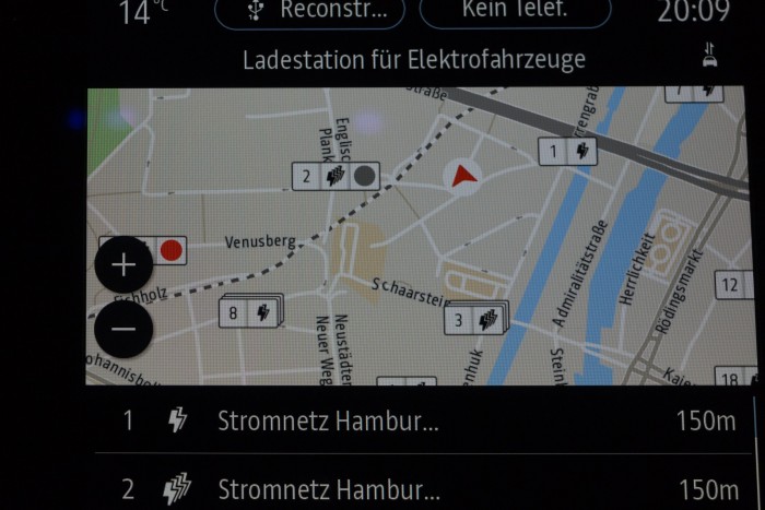 Es zeigt auch die Ladesäulen in der Nähe an. (Bild: Werner Pluta/Golem.de)