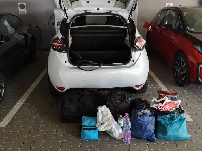 ... weshalb wir vor dem ersten Laden ausräumen mussten. (Bild: Werner Pluta/Golem.de)