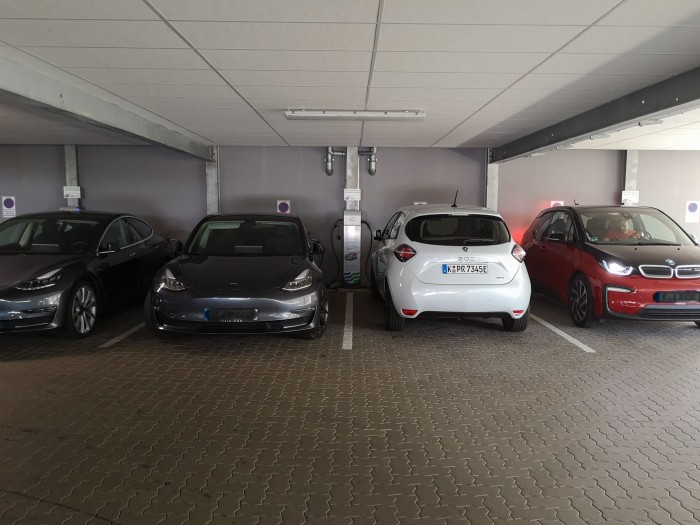 Die Ladestation in Eckernförde ist beliebt - Laden ist dort kostenlos. (Bild: Werner Pluta/Golem.de)