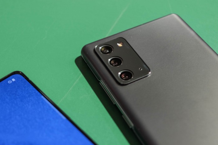 Die Dreifachkamera des Galaxy Note 20 (Bild: Tobias Költzsch/Golem.de)