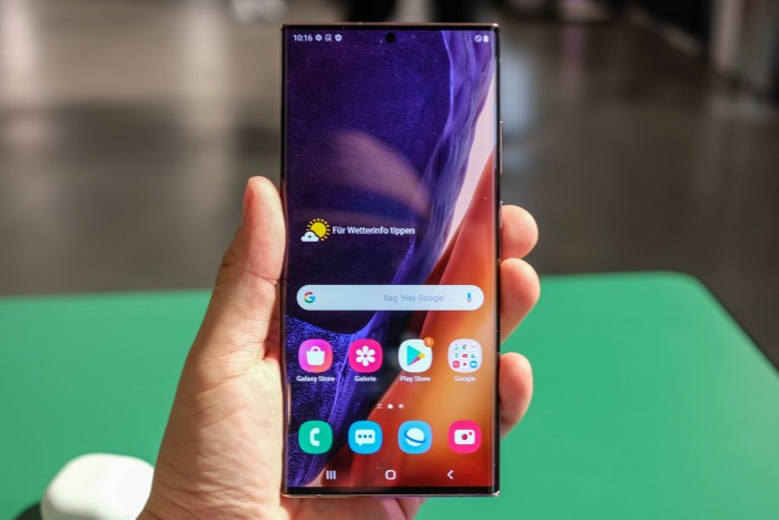 Das Galaxy Note 20 Ultra ist mit 6,9 Zoll so groß wie das Galaxy S20 Ultra. (Bild: Tobias Költzsch/Golem.de)