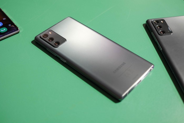 Eine weitere Farbe ist Mystic Black, ein schimmerndes Grau. (Bild: Tobias Költzsch/Golem.de)