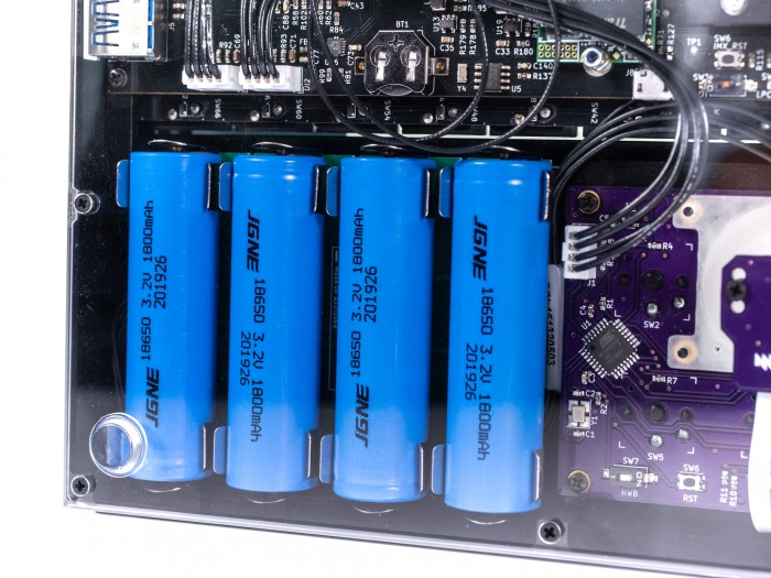 Die Akkus lassen sich einzeln tauschen. (Bild: Martin Wolf/Golem.de)