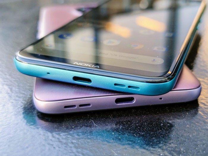 Das Nokia 3.4 wird &uuml;ber einen USB-C-Stecker geladen. (Bild: Tobias K&ouml;ltzsch/Golem.de)