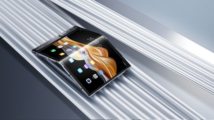 Ausgeklappt hat das Flexpai 2 einen 7,8 Zoll großen Bildschirm. (Bild: Royole)