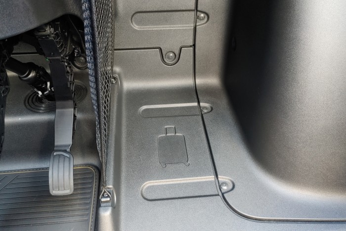 Platz für Gepäck gibt es vor allem vor dem Beifahrersitz. (Foto: Martin Wolf/Golem.de)