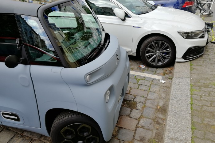 Deutlich kürzer als herkömmliche Elektroautos ist der Ami. (Foto: Friedhelm Greis/Golem.de)
