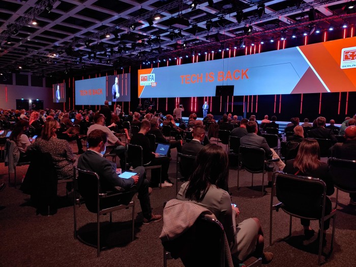 Auf der Eröffnungspressekonferenz waren ungefähr 350 Menschen. (Bild: Martin Wolf / Golem.de)