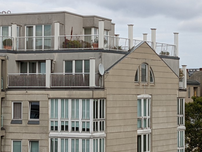 Selbst h&ouml;here Zoomstufen sind noch durchaus brauchbar. (Bild: Tobias K&ouml;ltzsch/Golem.de)