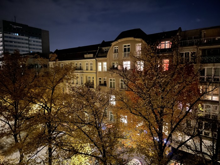 Neben der Hauptkamera ...