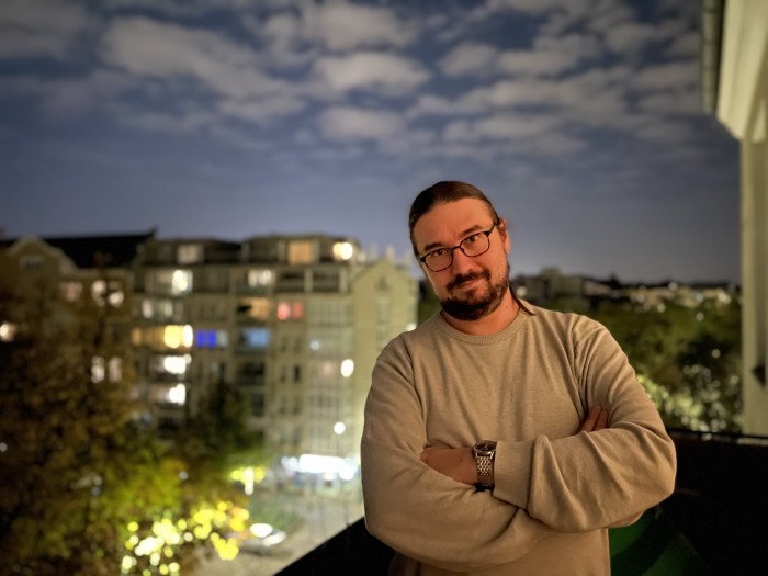 Selbst bei sehr wenig Licht kommen noch brauchbare Bilder heraus. (Bild: Tobias K&ouml;ltzsch/Golem.de)