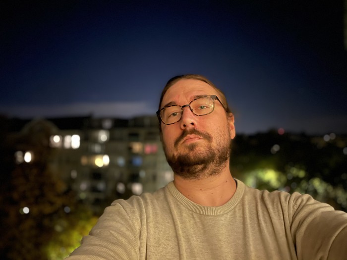 Der Nachtmodus funktioniert zudem auch bei der Frontkamera. (Bild: Tobias K&ouml;ltzsch/Golem.de)