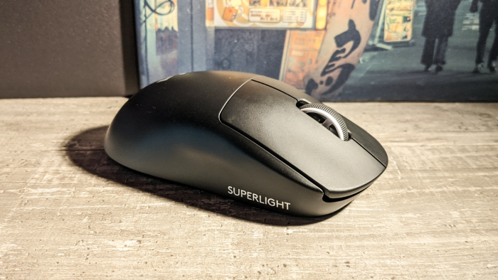 An der rechten Seite wurden Zusatztasten weggelassen. (Bild: Oliver Nickel/Golem.de)