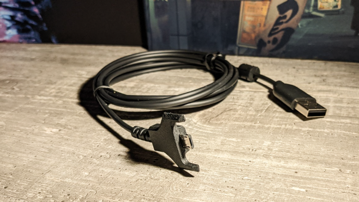 Aufladen per Micro-USB (Bild: Oliver Nickel/Golem.de)