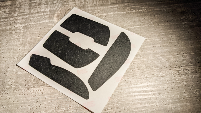 Optionale Aufkleber für Gummi-Textur (Bild: Oliver Nickel/Golem.de)