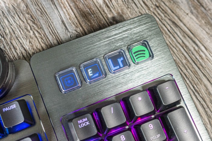 Die vier Displaytasten der Everest (Bild: Tobias Költzsch/Golem.de)