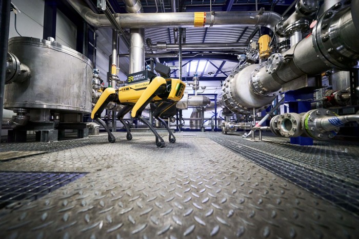 Der vierbeinige Laufroboter soll Industrieanlagen inspizieren. (Bild: Stefan Daub/Energy Robotics)