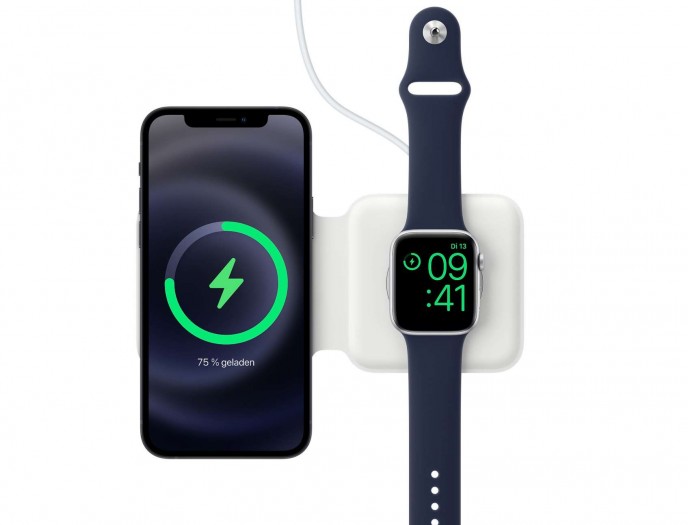 Mit dem Magsafe Duo lassen sich ein iPhone und eine Apple Watch gleichzeitig drahtlos laden. (Bild: Apple/Screenshot: Golem.de)