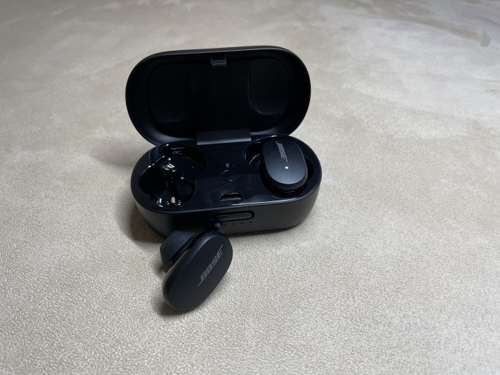 Boses Quiet Comfort Earbuds im Ladeetui (Bild: Ingo Pakalski/Golem.de)