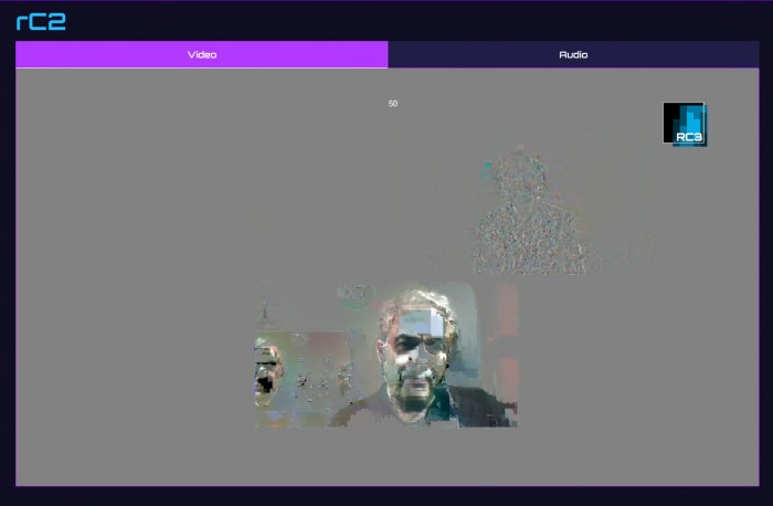 Bruce Schneier und Frank Rieger sind im Stream kaum zu erkennen, der Ton ist abgehackt. (Screenshot: Golem.de)