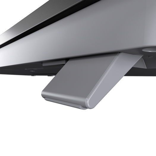 Mit ausklappbaren Füßen kann die Höhe der Tastatur verändert werden. (Bild: Cherry)