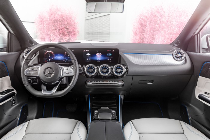 Serienmäßig ist er mit dem Infotainmentsystem MBUX ausgestattet. (Foto: Mercedes-Benz)