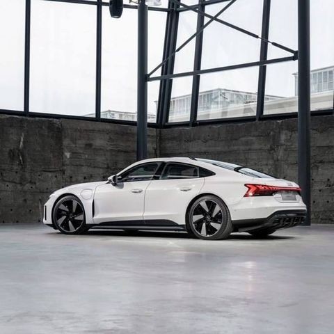 Audi E-Tron GT (Bild: cochespias/Instagram)