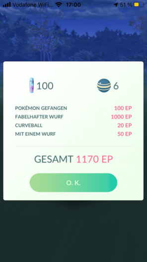 Wer optimal trifft, kann mit jedem Wurf eines Pokéballs viele Erfahrungspunkte und Bonbons verdienen. (Bild: Niantic / Screenshot: Golem.de)