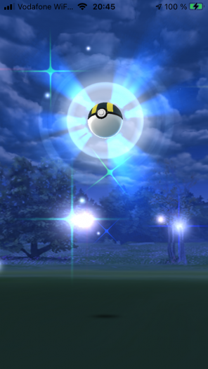 In diesem Pokéball ist soeben ein niedliches Monster gefangen worden. (Bild: Niantic / Screenshot: Golem.de)