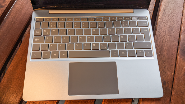 Gute Kombination aus Tastatur und Trackpad (Bild: Oliver Nickel/Golem.de)