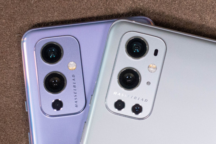 Beide Smartphones kommen mit Hasselblad-optimierten Kameras - das Oneplus 9 Pro hat eine Kamera mehr. (Bild: Tobias Költzsch/Golem.de)