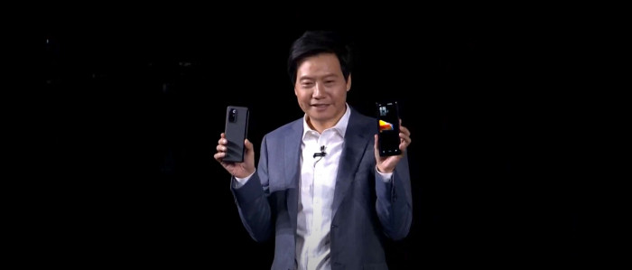 Xiaomi-Chef Lei Jun mit dem Mix Fold (Xiaomi/Youtube/Screenshot: Golem.de)