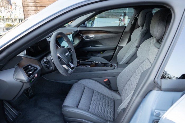 Innen ist viel Platz, vorne ... (Bild: Werner Pluta/Golem.de)