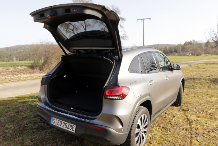Serienmäßig lässt sich der Kofferraum elektrisch öffnen. (Foto: Friedhelm Greis/Golem.de)