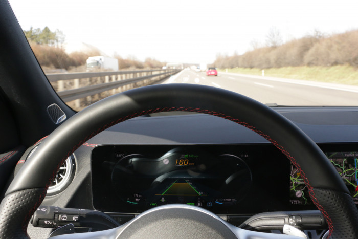 Bei einer Geschwindigkeit von 160 km/h wird der EQA abgeregelt. (Foto: Friedhelm Greis/Golem.de)