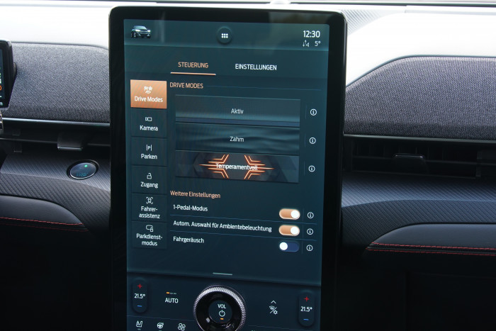 Der große Touchscreen, die zentrale Steuereinheit für viele Fahrzeugfunktionen, einschließlich der Fahrmodi mit den ungewöhnlichen Bezeichnungen (Foto: Ford)