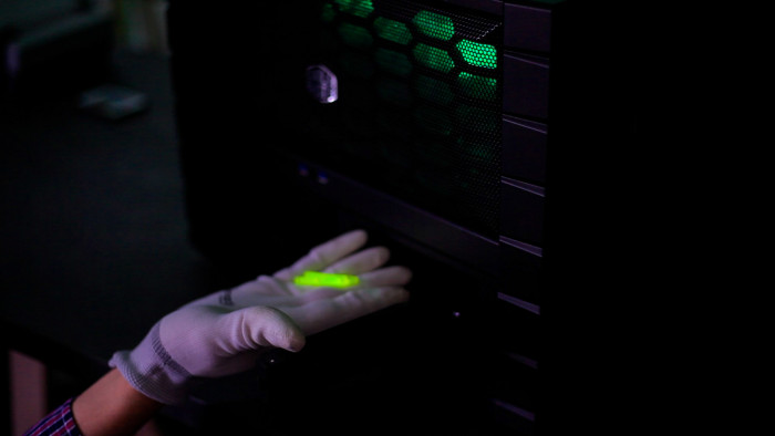 Die Brennstäbe sind stecknadelgroß und können theoretisch für mehrere Jahrzehnte ausreichen - in der Praxis müssen sie jedoch öfter erneuert werden. (Bild: Martin Wolf/Golem.de)