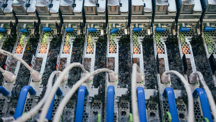 Server mit Flüssigkeitstauchkühlung (Bild: Microsoft)
