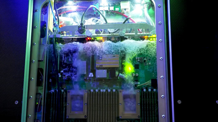 Prototyp mit Flüssigkeitstauchkühlung (Bild: Microsoft)