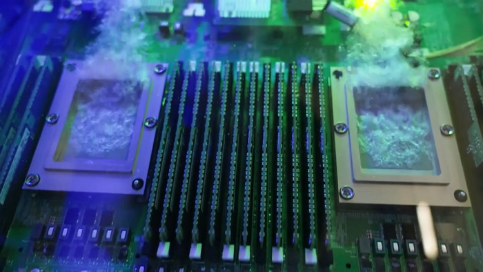 Prototyp mit Flüssigkeitstauchkühlung (Bild: Microsoft)