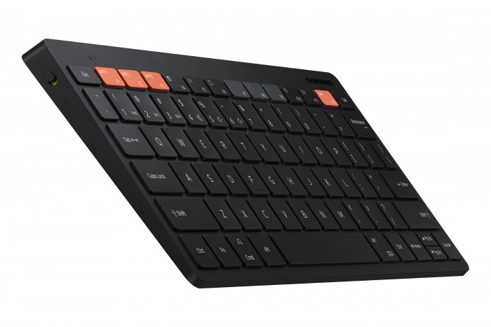 Die Bluetooth-Tastatur hat ein leicht angewinkeltes Gehäuse. (Bild: Samsung)