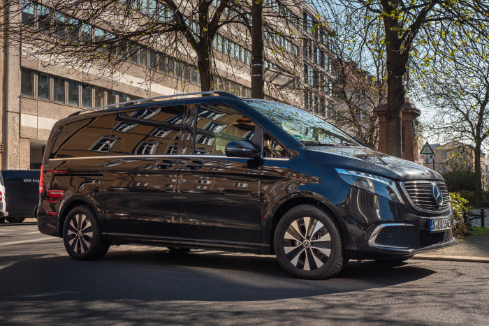 Der EQV ist nur in der langen und extralangen Variante erhältlich. (Foto: Martin Wolf/Golem.de)