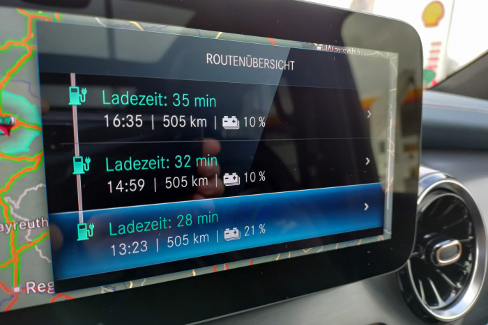 Das System Electric Intelligence berechnet die Route mit allen Ladestationen. (Foto: Friedhelm Greis/Golem.de)