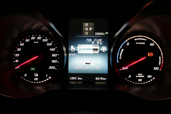 Der Akku kann per Gleichstrom mit rund 100 kW geladen werden. (Foto: Friedhelm Greis/Golem.de)